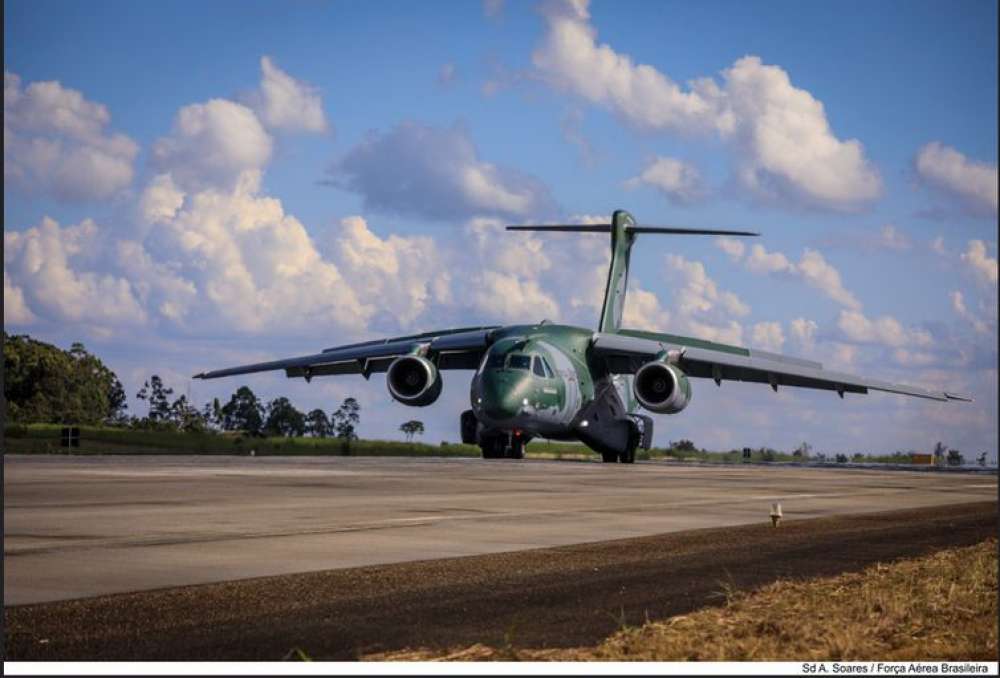 Primeiro avião de resgate parte de Tel Aviv trazendo 211 brasileiros