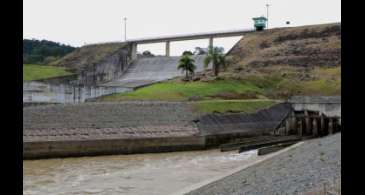 Governador de SC determina abertura de comportas de barragens