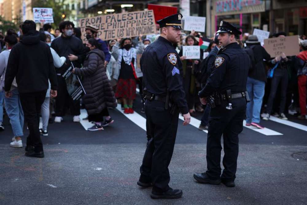 Milhares de pessoas se manifestam pela causa palestina em Nova York