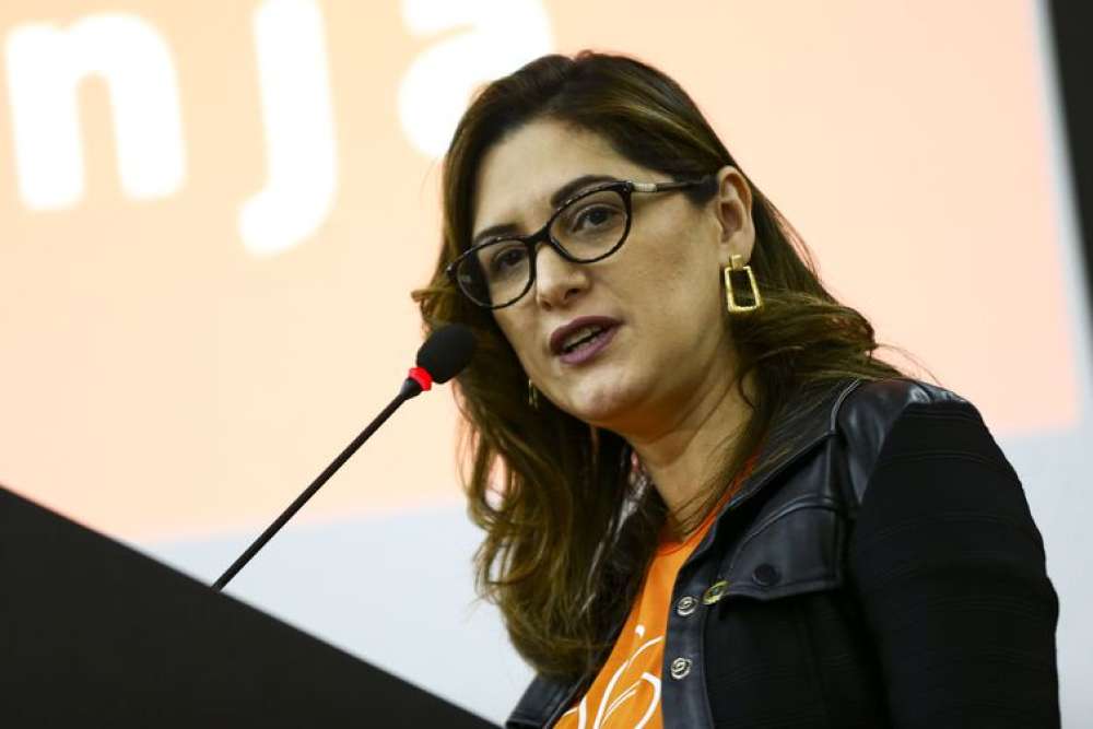 Valorizar idosos é condição para avanço da sociedade, diz ministra