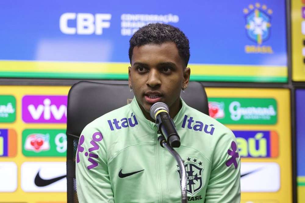 Rodrygo não espera jogo aberto contra o Uruguai, mas sim pressão