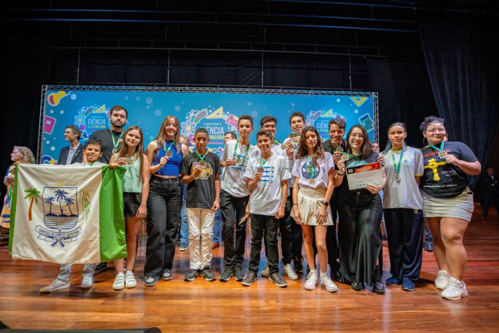 Mais de 300 crianças e jovens recebem medalhas em Brasília