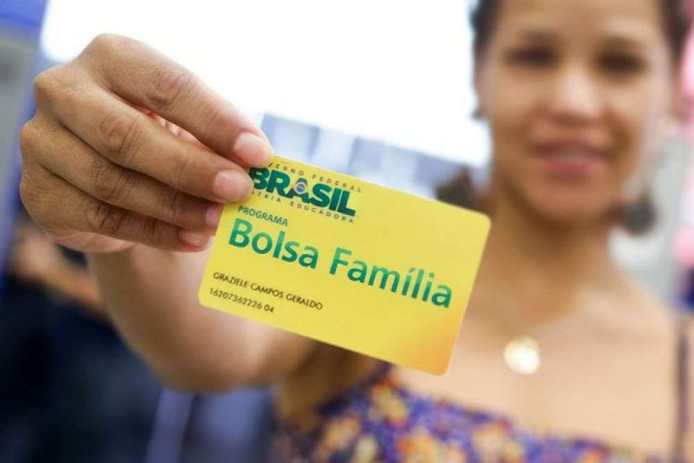 Caixa paga novo Bolsa Família a beneficiários com NIS de final 4