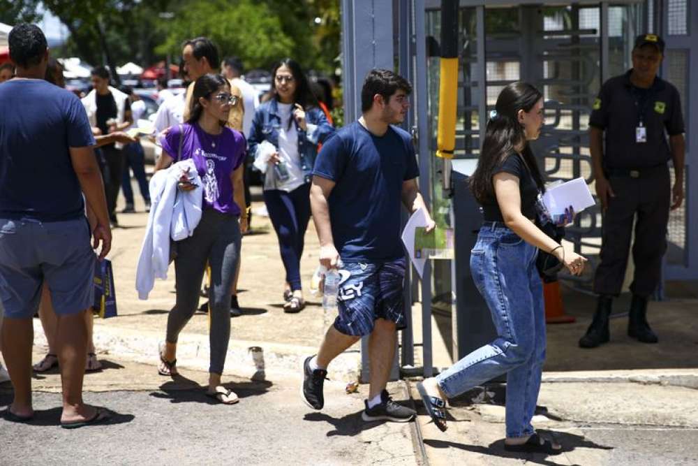 Cartão de confirmação do Enem estará disponível nesta terça-feira (24)