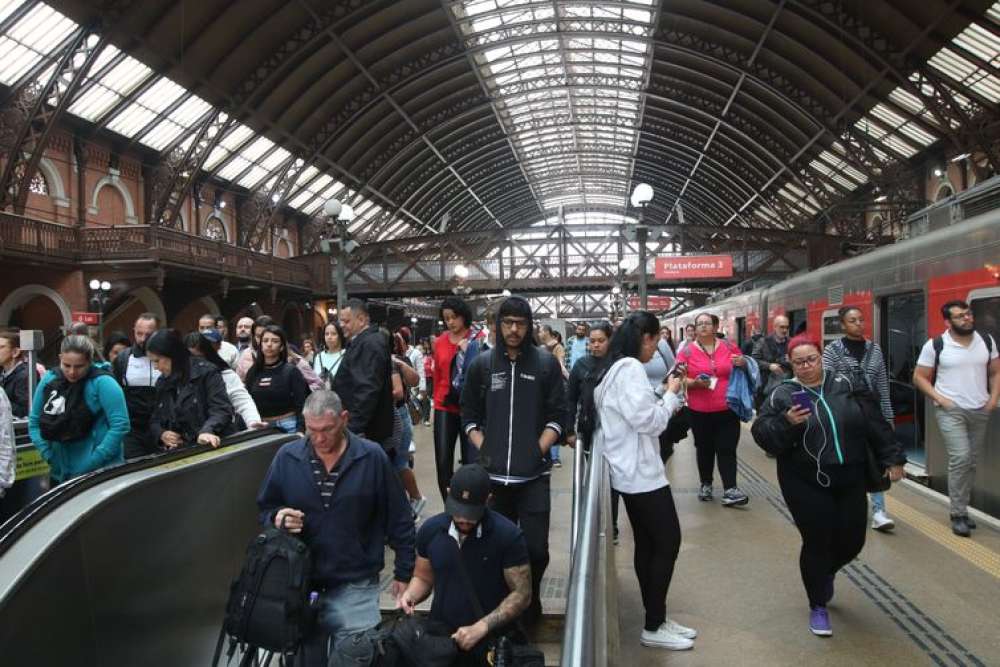 Metrô de São Paulo demite 5 Cfuncionários por paralisação no feriado