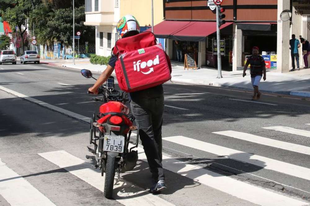 IBGE: país tem 2,1 milhões de trabalhadores de plataformas digitais