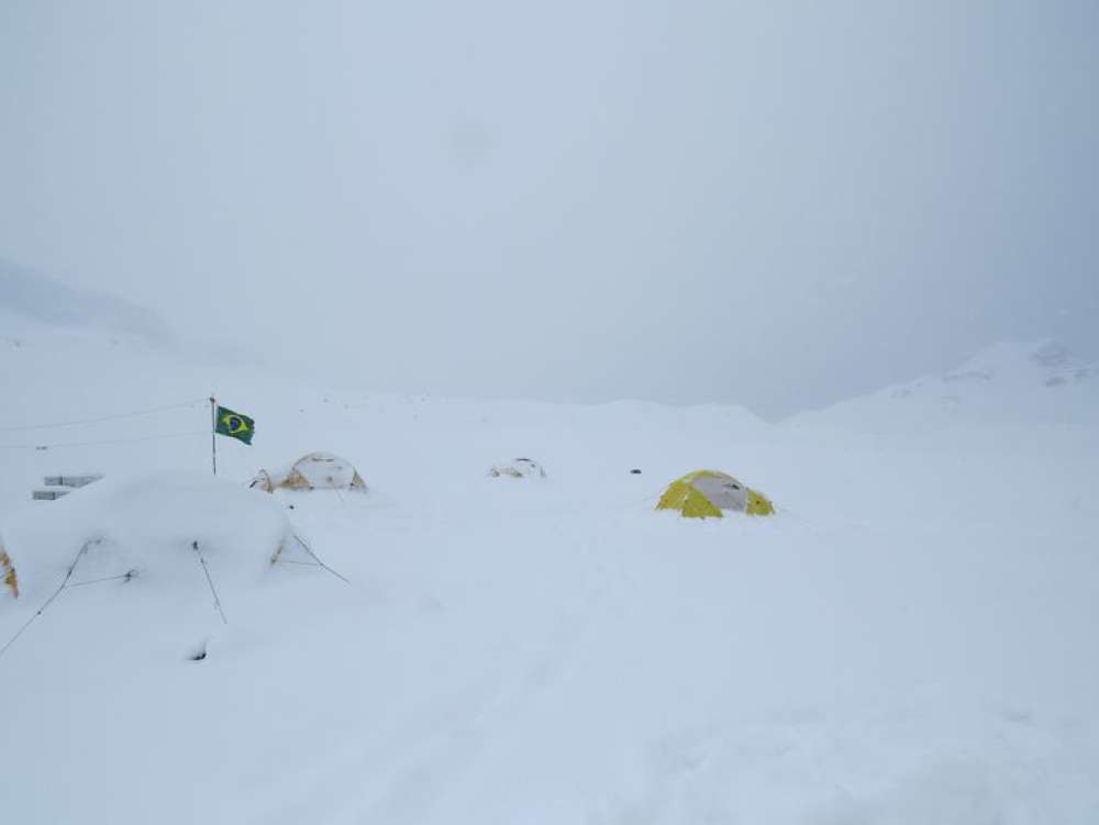 Expedição brasileira à Antártica pesquisa danos ambientais