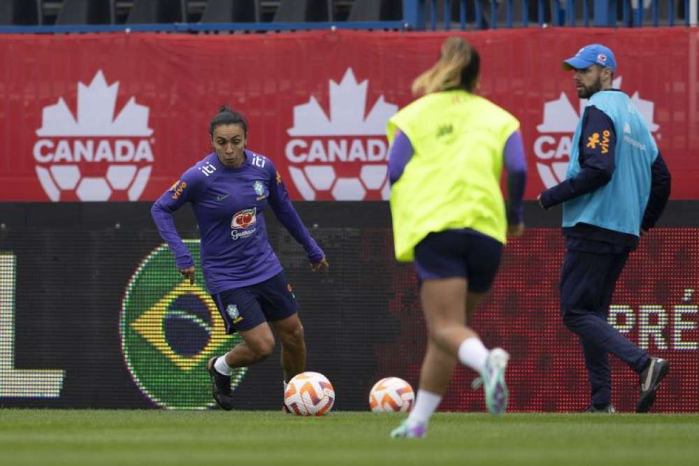 Com Arthur Elias no comando, seleção feminina pega Canadá neste sábado