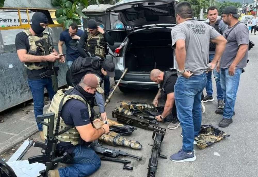 Exército e PM fazem operação em Guarulhos sobre furto de metralhadoras