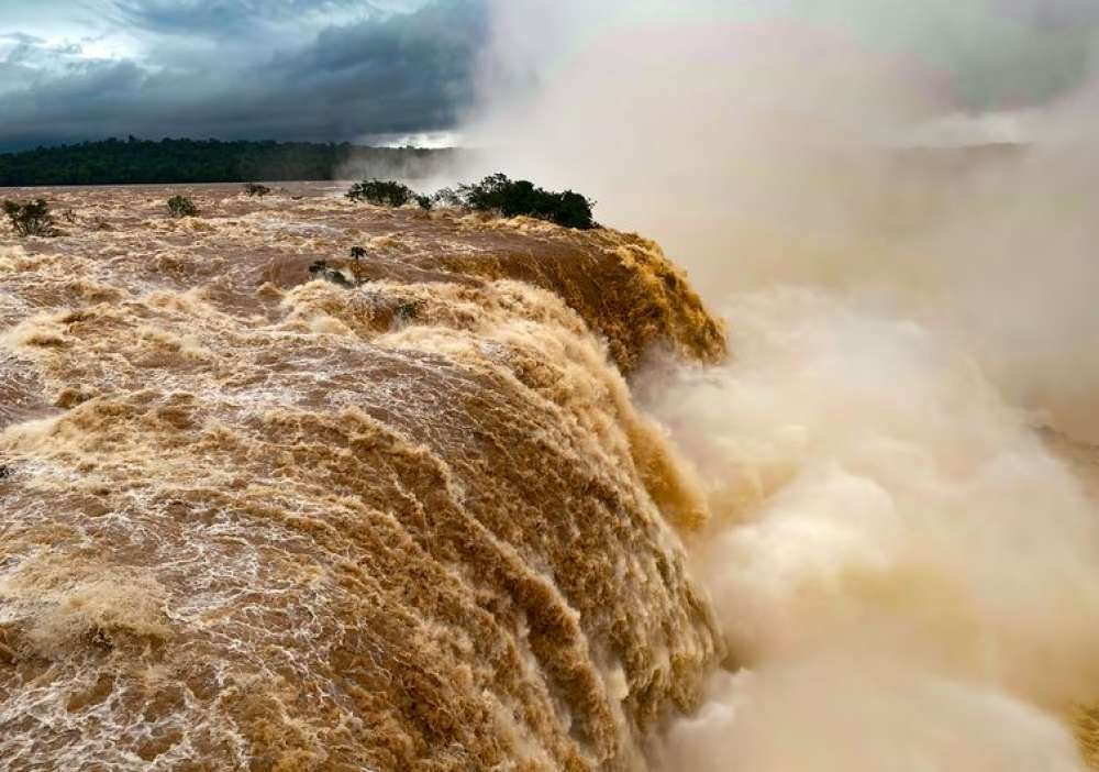 Vazão d’água nas Cataratas do Iguaçu começa a diminuir