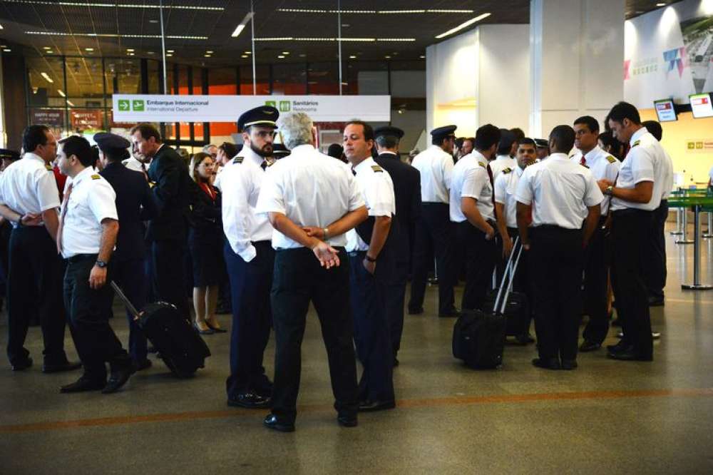 Aeronautas aprovam proposta das empresas e encerram greve