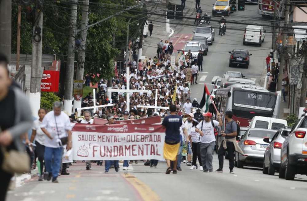 Caminhada em SP pede paz e saúde mental em bairros da periferia