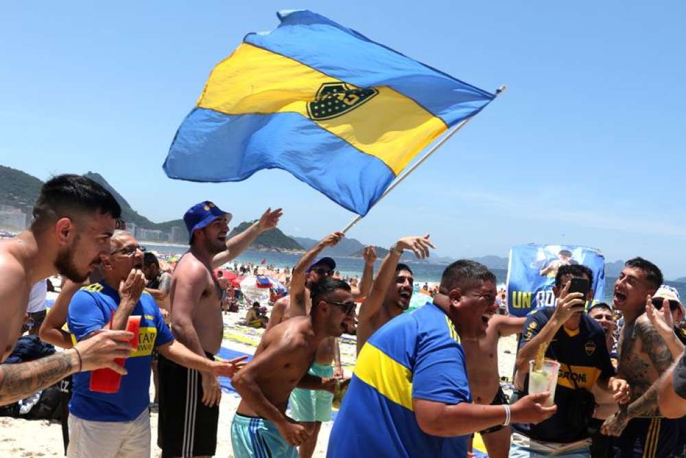 Torcedores do Boca transformam Copacabana em embaixada do clube