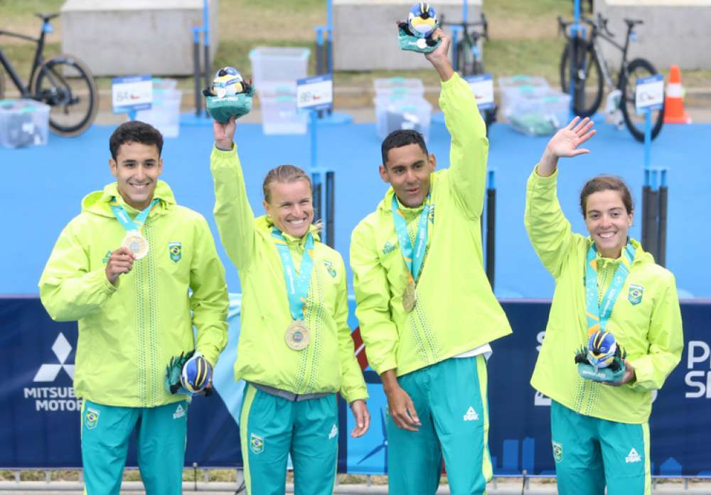 Brasil é bicampeão no revezamento misto do triatlo no Pan de Santiago