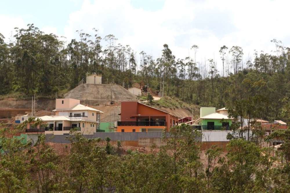 Quase 60 pessoas morreram sem ver distrito reconstruído em Mariana