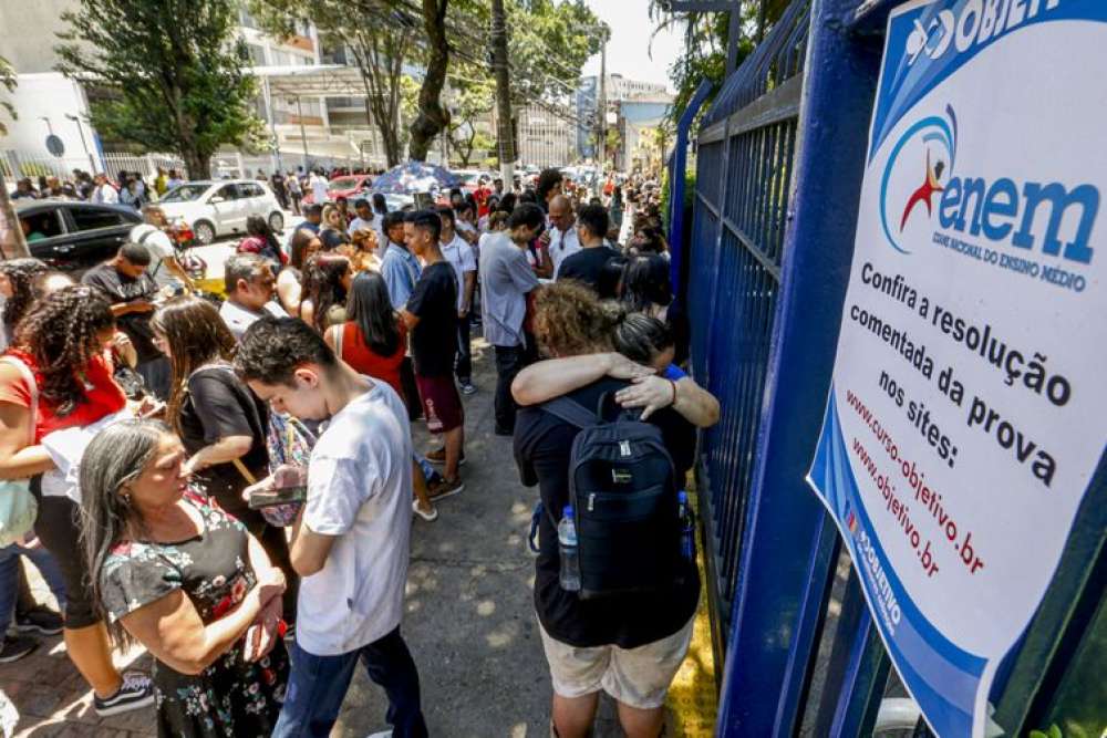 Primeira prova do Enem teve mais textos e nível de dificuldade médio