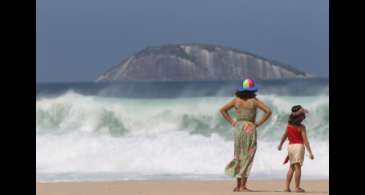 Praias do Rio de Janeiro continuam sob risco de fortes ondas