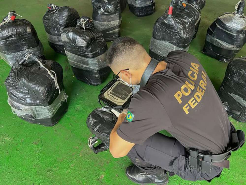 PF e PRF apreendem 1,5 tonelada de cocaína a bordo de navio