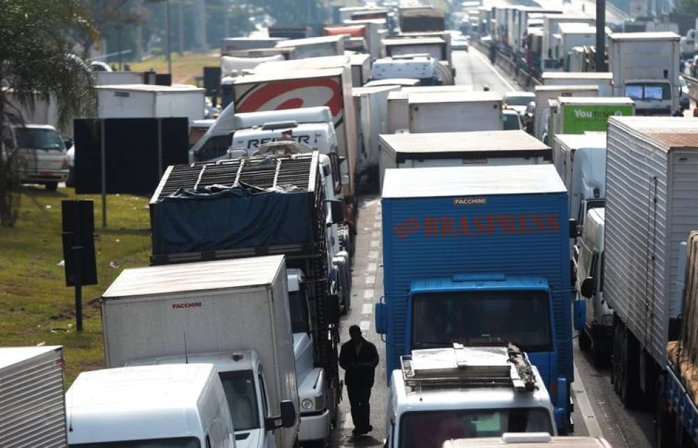 Rodovia dos Imigrantes tem grande congestionamento no sentido litoral