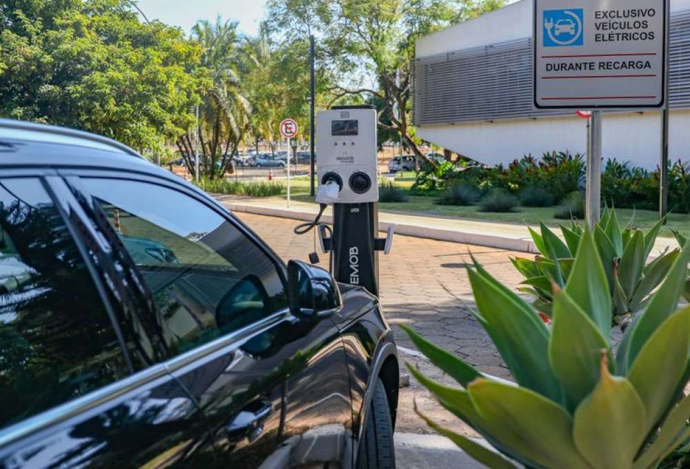 Imposto de Importação para carros elétricos será retomado em 2024