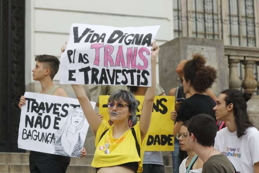 Novembro Azul deve incluir mulheres trans, defendem urologistas