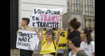 Novembro Azul deve incluir mulheres trans, defendem urologistas