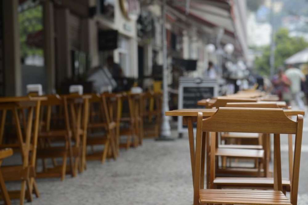 Pesquisa mostra que 35% de bares e restaurantes pretendem contratar