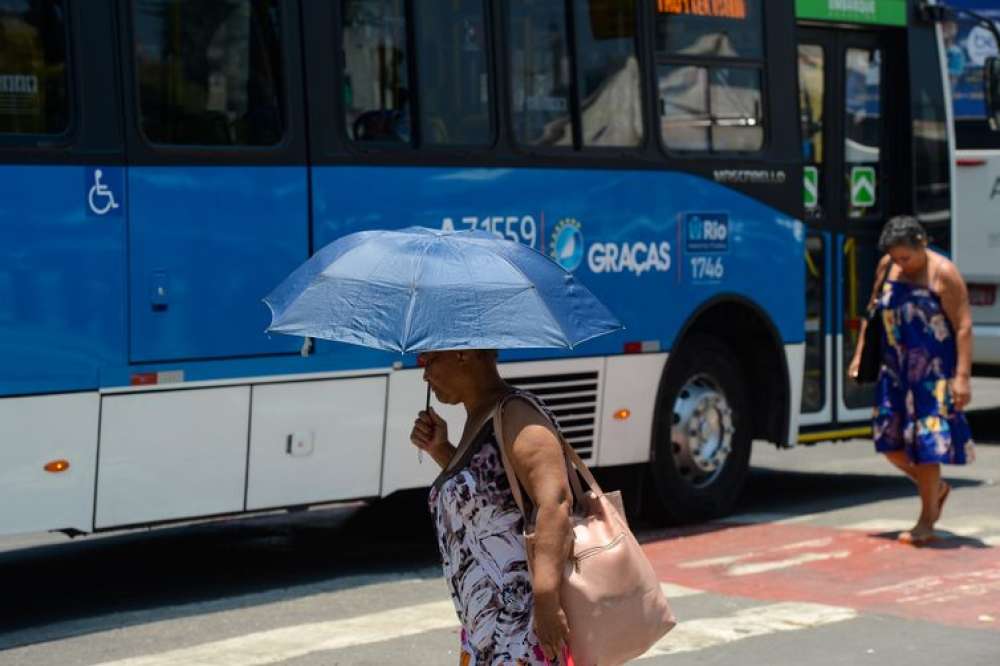 Forte calor eleva risco de desidratação para idosos