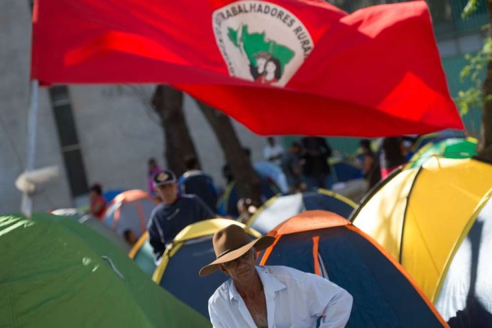 PE: trabalhadores sem-terra protestam contra assassinato de agricultor