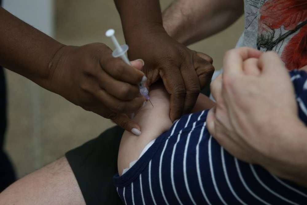 Pediatra alerta para importância da vacinação em bebês prematuros