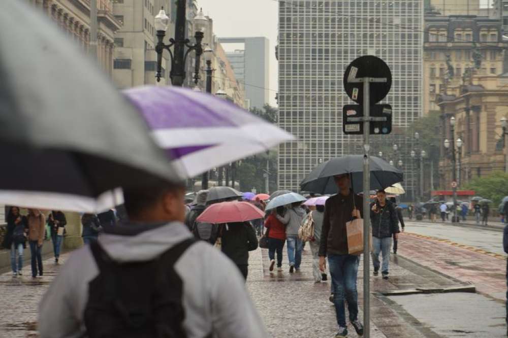 Chuvas voltam a provocar falta de luz e água em São Paulo