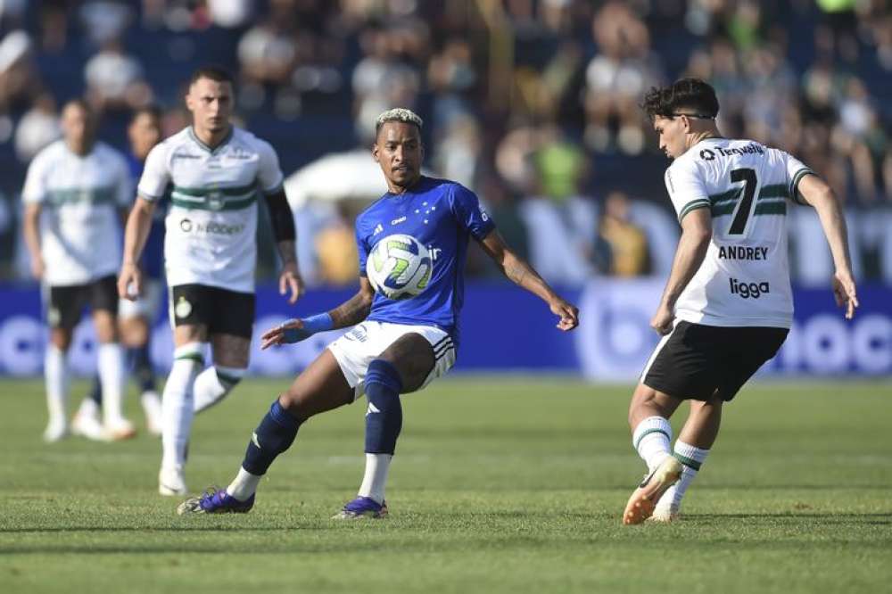 Coritiba e Cruzeiro jogarão sem torcida até o fim do Brasileiro