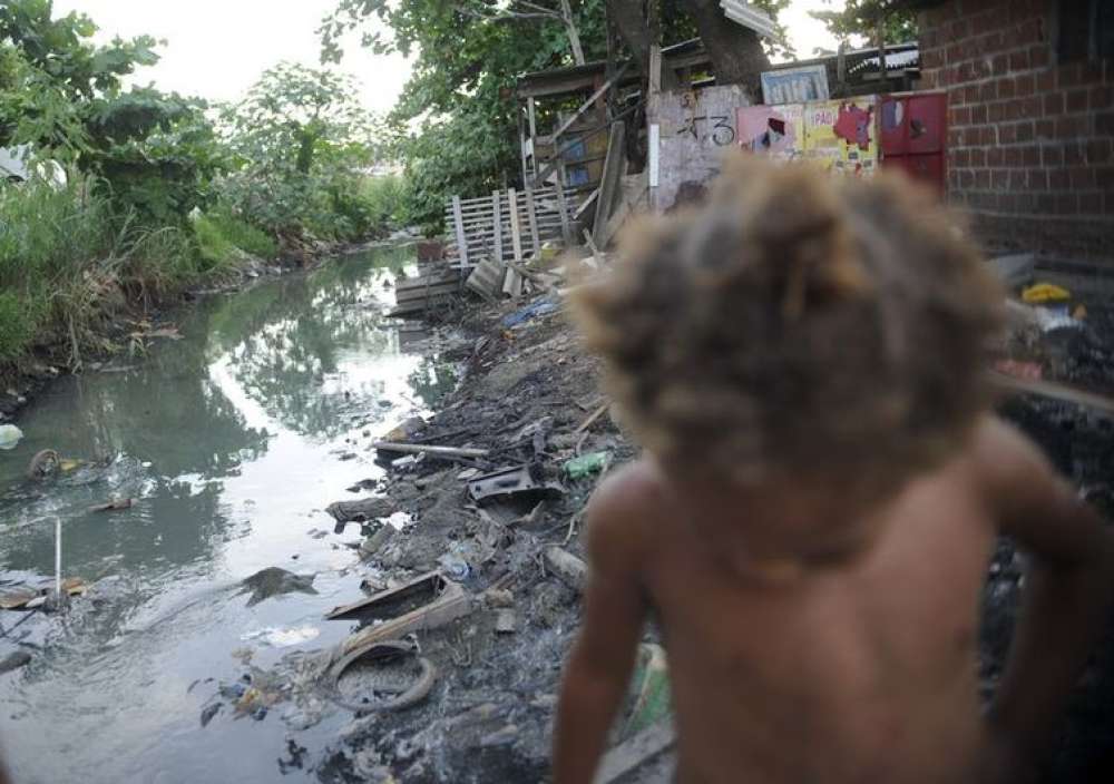 Estudo mostra que 46% das casas no Brasil têm problemas de saneamento