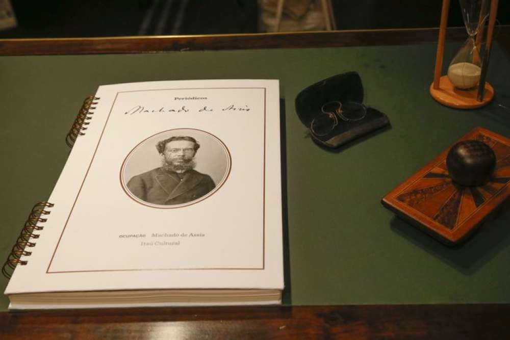 Manuscritos e primeiras edições recontam história de Machado de Assis