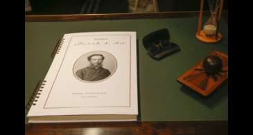 Manuscritos e primeiras edições recontam história de Machado de Assis