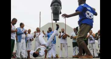 Monumento do Zumbi, no Rio, sedia celebração e luta pela causa negra