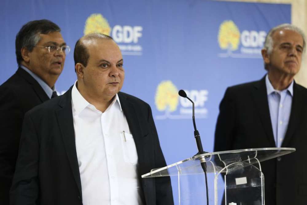 Governo do DF afirma que vai desmobilizar acampamento em frente ao QG