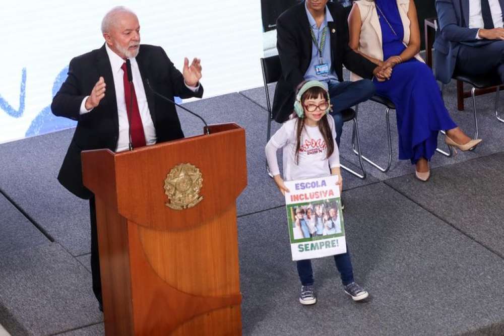 Governo quer mais alunos da educação especial em classes comuns