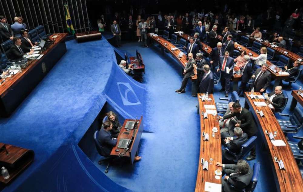 Senado aprova calendário para acelerar PEC que limita decisões do STF