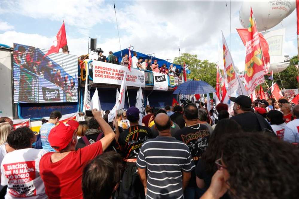 SP: manifestantes protestam contra privatizações e corte na educação