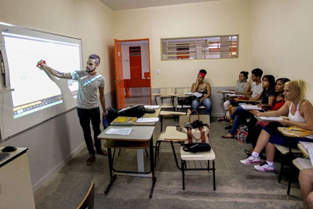 Incentivo para estudantes permanecerem no ensino médio é aprovado 