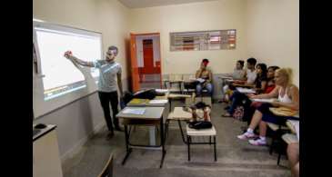 Incentivo para estudantes permanecerem no ensino médio é aprovado 