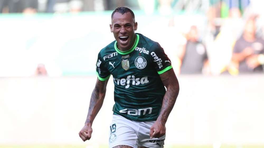 Palmeiras vence e coloca mão na taça do Campeonato Brasileiro