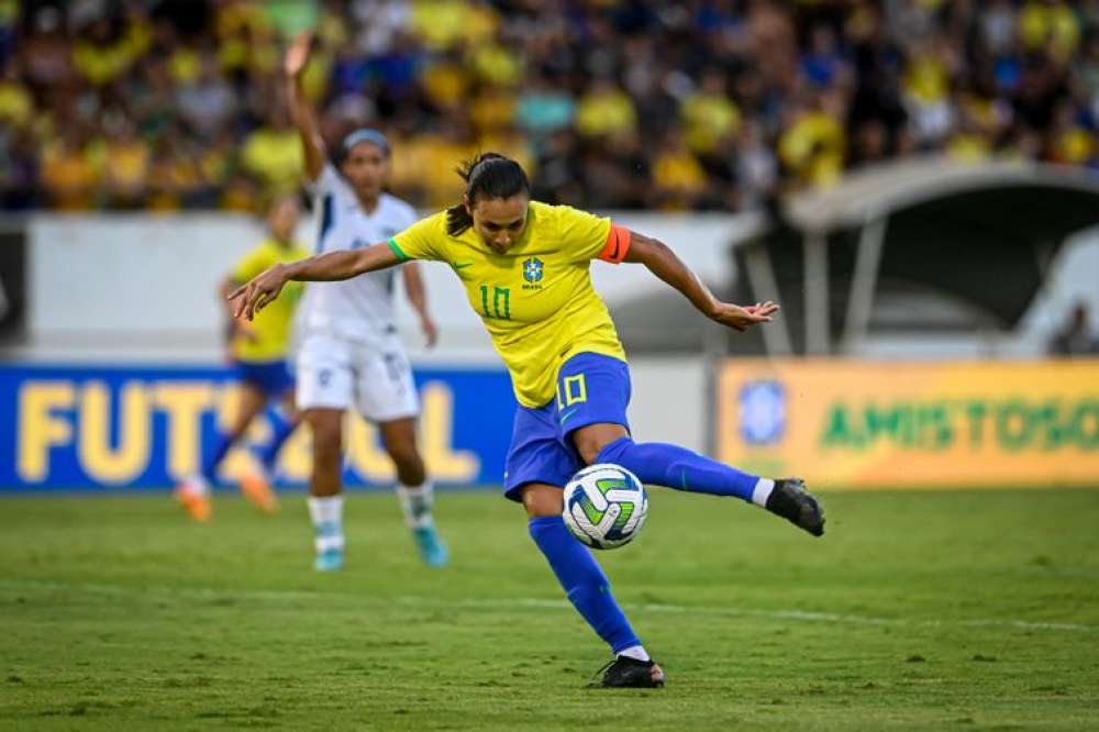 Com direito a gol de Marta, Brasil encerra 2023 vencendo a Nicarágua