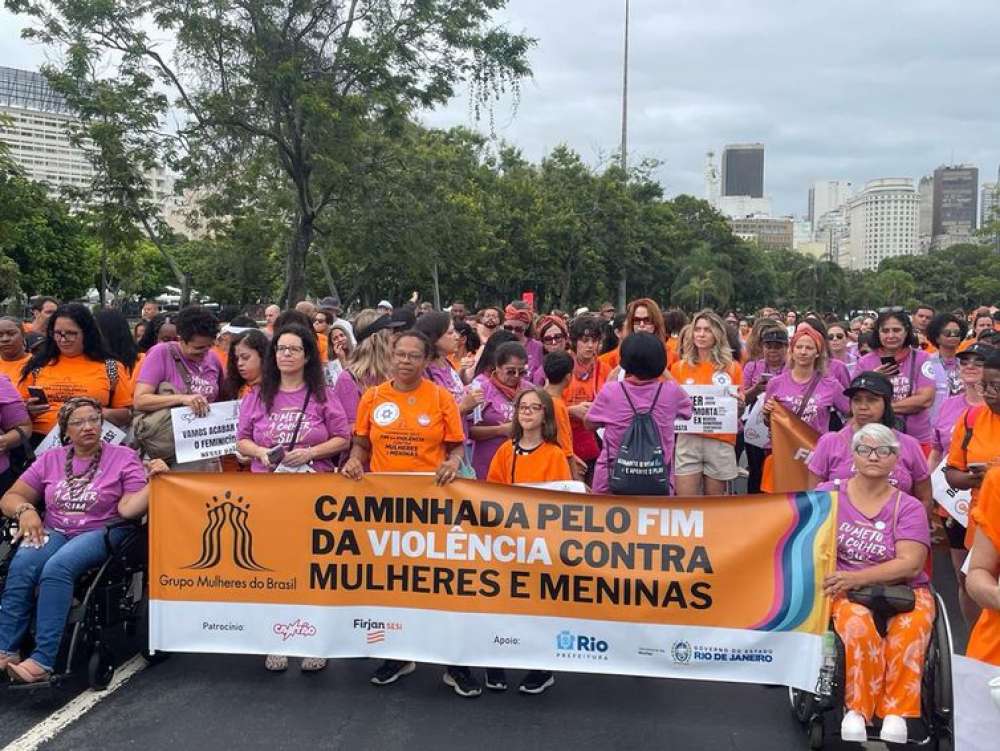 Caminhadas em todo o país pedem o fim da violência contra mulheres