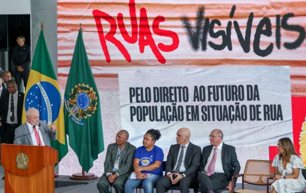 Governo lança plano de R$ 1 bilhão para população em situação de rua