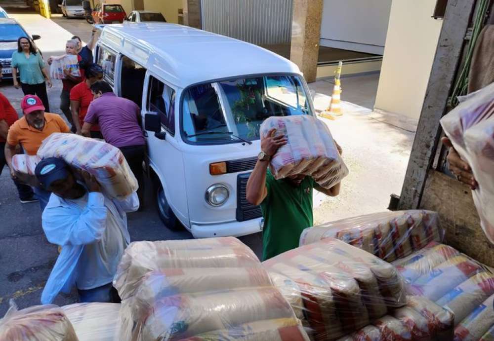 Brasil entrega 11 toneladas de alimentos doados pelo MST a Gaza