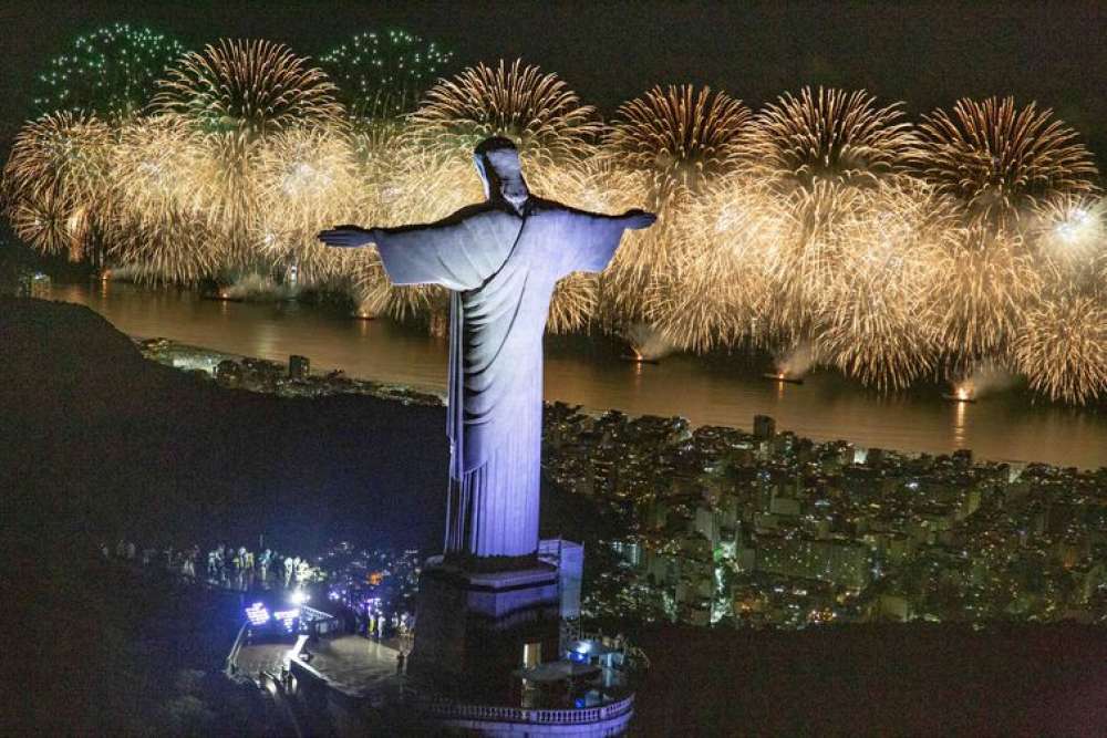 Rio: 3 milhões de pessoas celebram a chegada de 2023