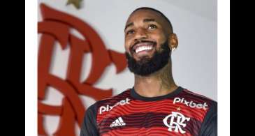 Meio-campista Gerson retorna ao Flamengo com contrato até 2027