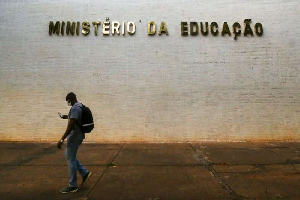 MEC revoga portaria sobre a abertura de cursos de medicina